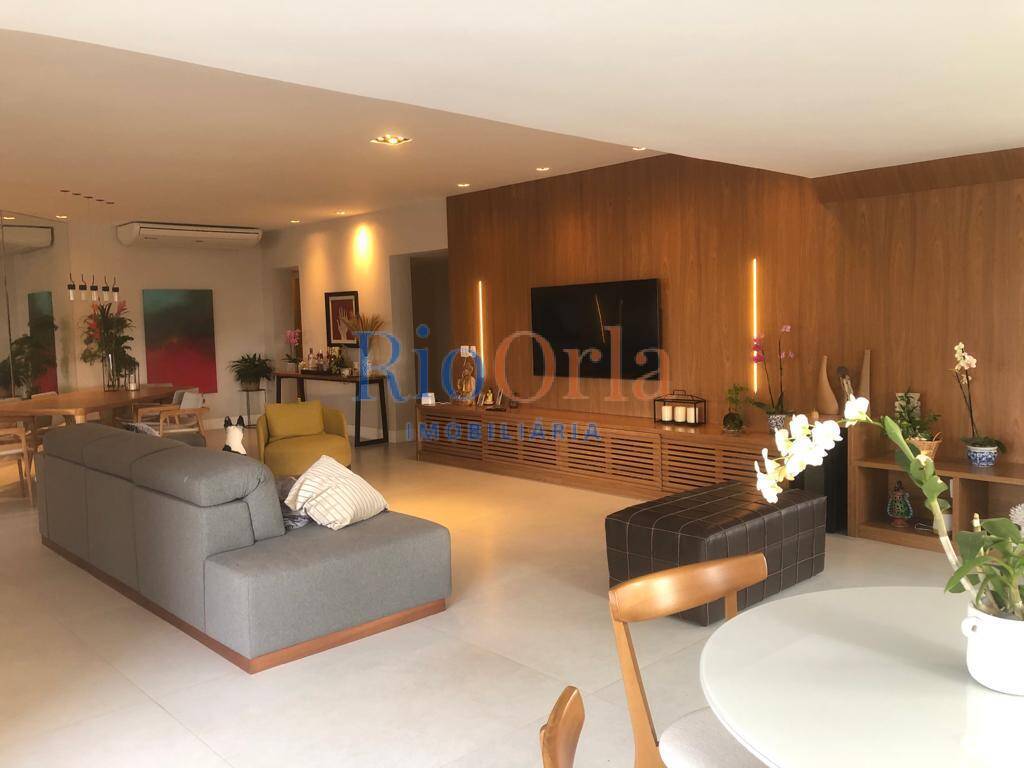 Apartamento à venda com 3 quartos, 220m² - Foto 1