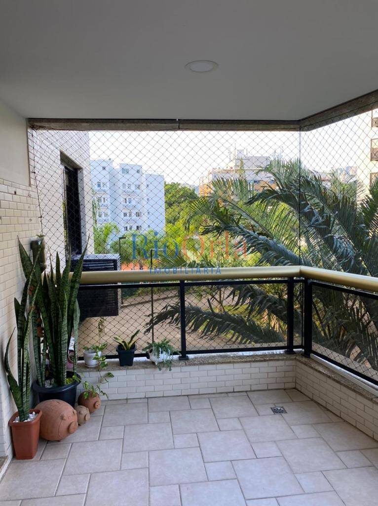 Apartamento à venda com 3 quartos, 150m² - Foto 3