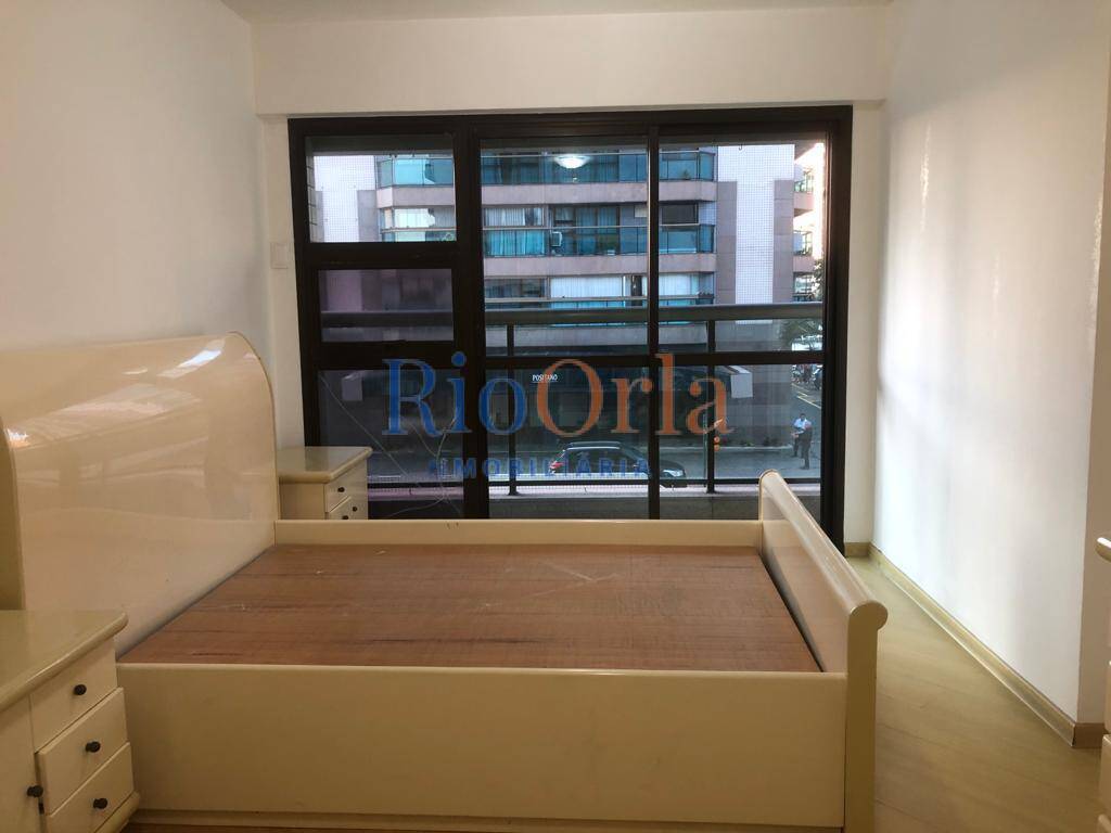 Apartamento à venda com 4 quartos, 140m² - Foto 9