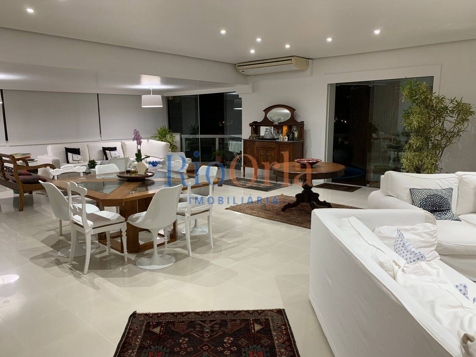 Apartamento à venda com 4 quartos, 301m² - Foto 1