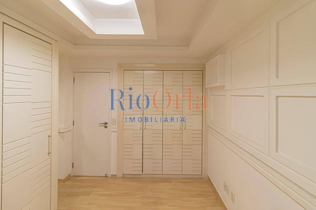 Apartamento à venda com 3 quartos, 220m² - Foto 18