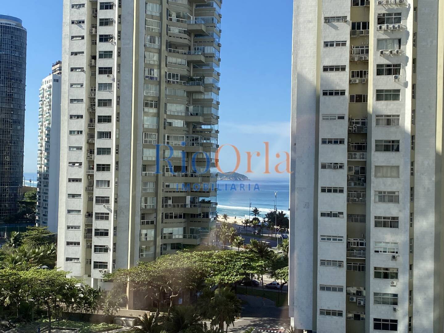 Apartamento à venda com 3 quartos, 160m² - Foto 2