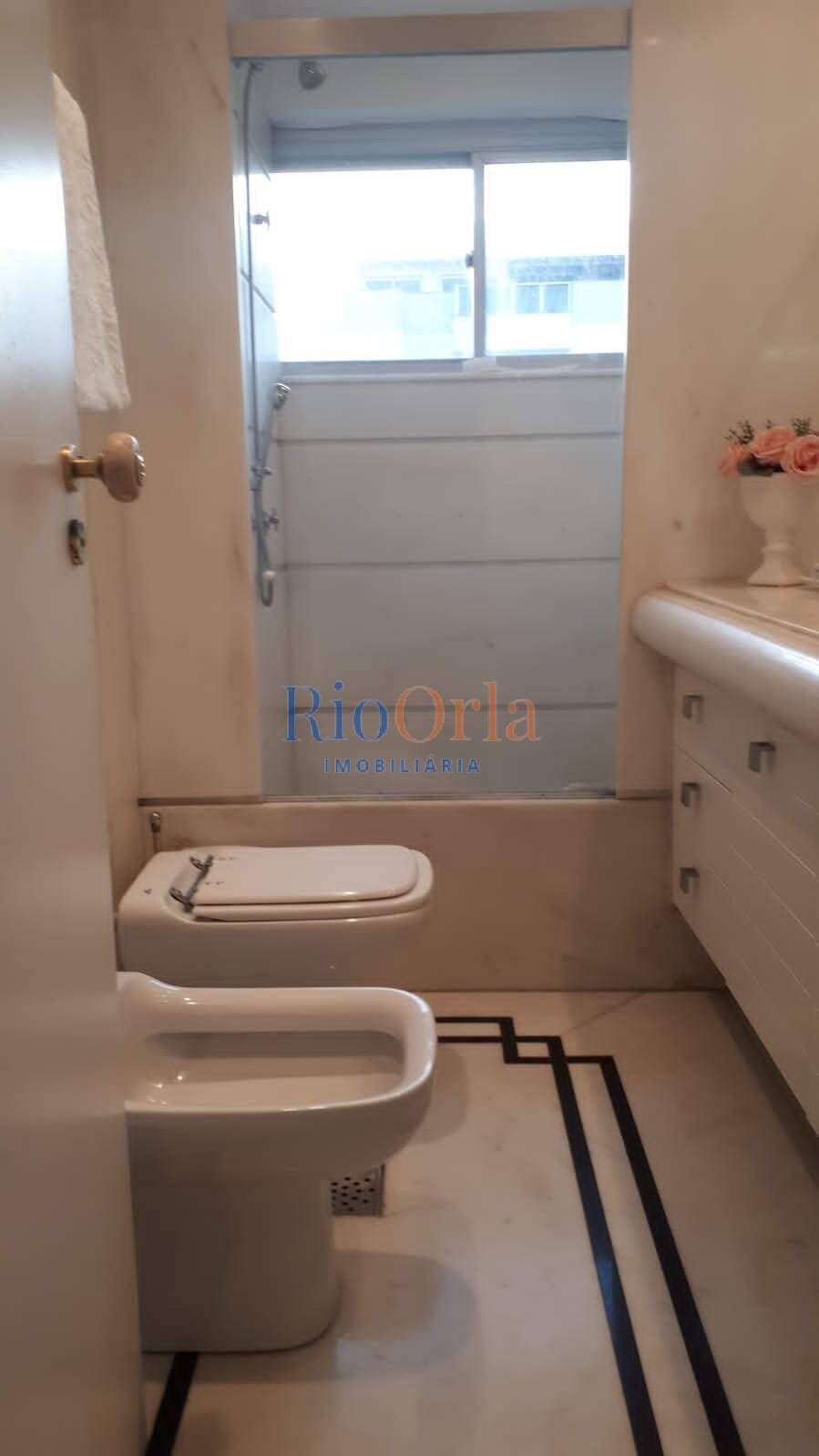 Apartamento à venda com 4 quartos, 226m² - Foto 18