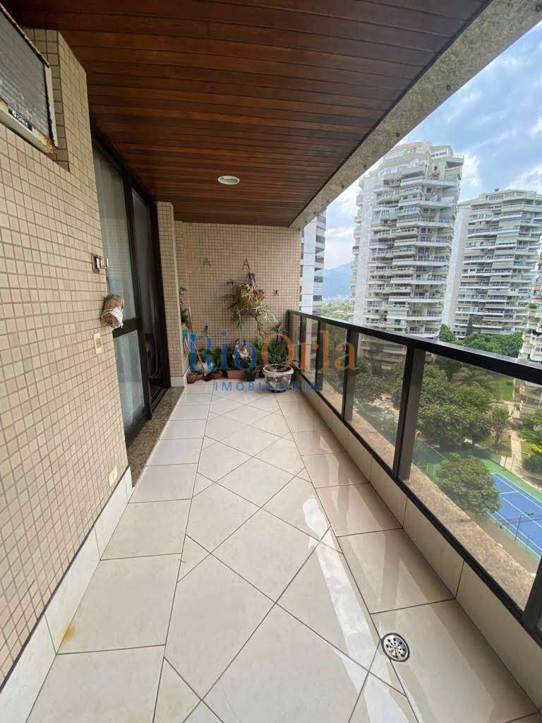 Apartamento à venda com 3 quartos, 138m² - Foto 2