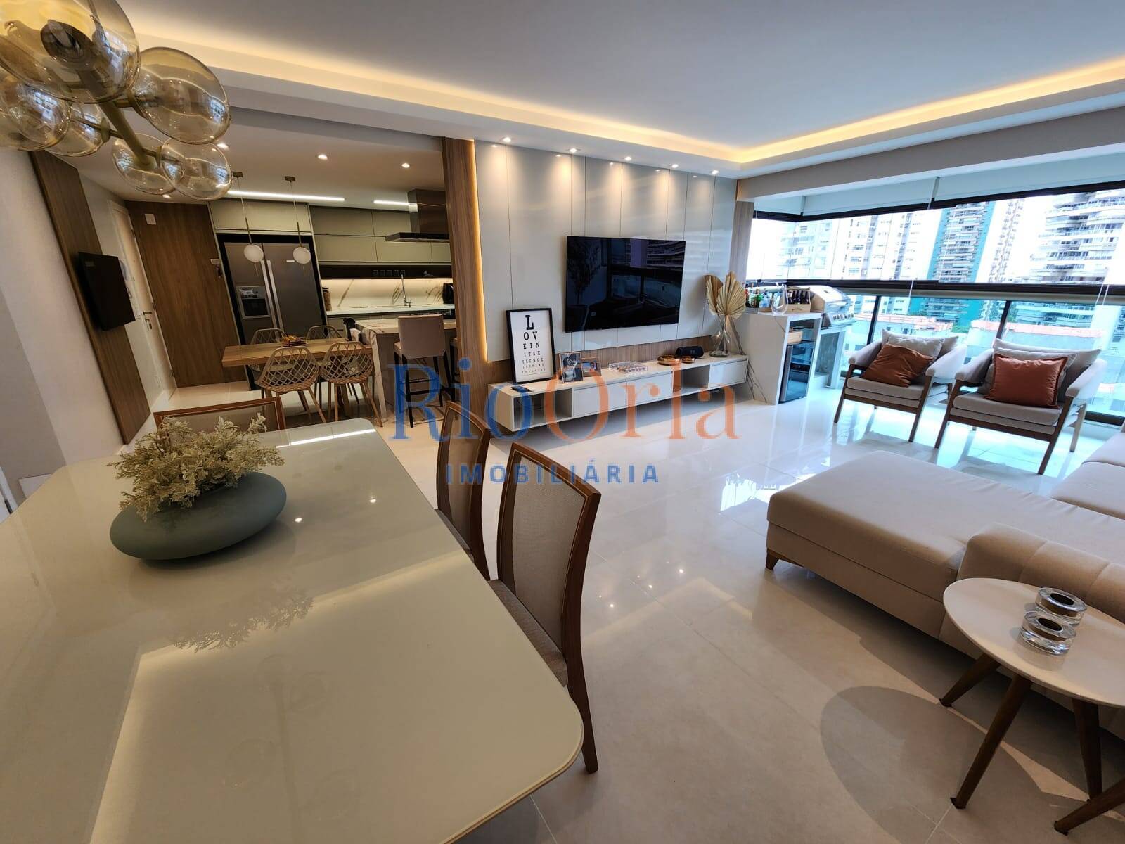 Apartamento à venda com 4 quartos, 141m² - Foto 1