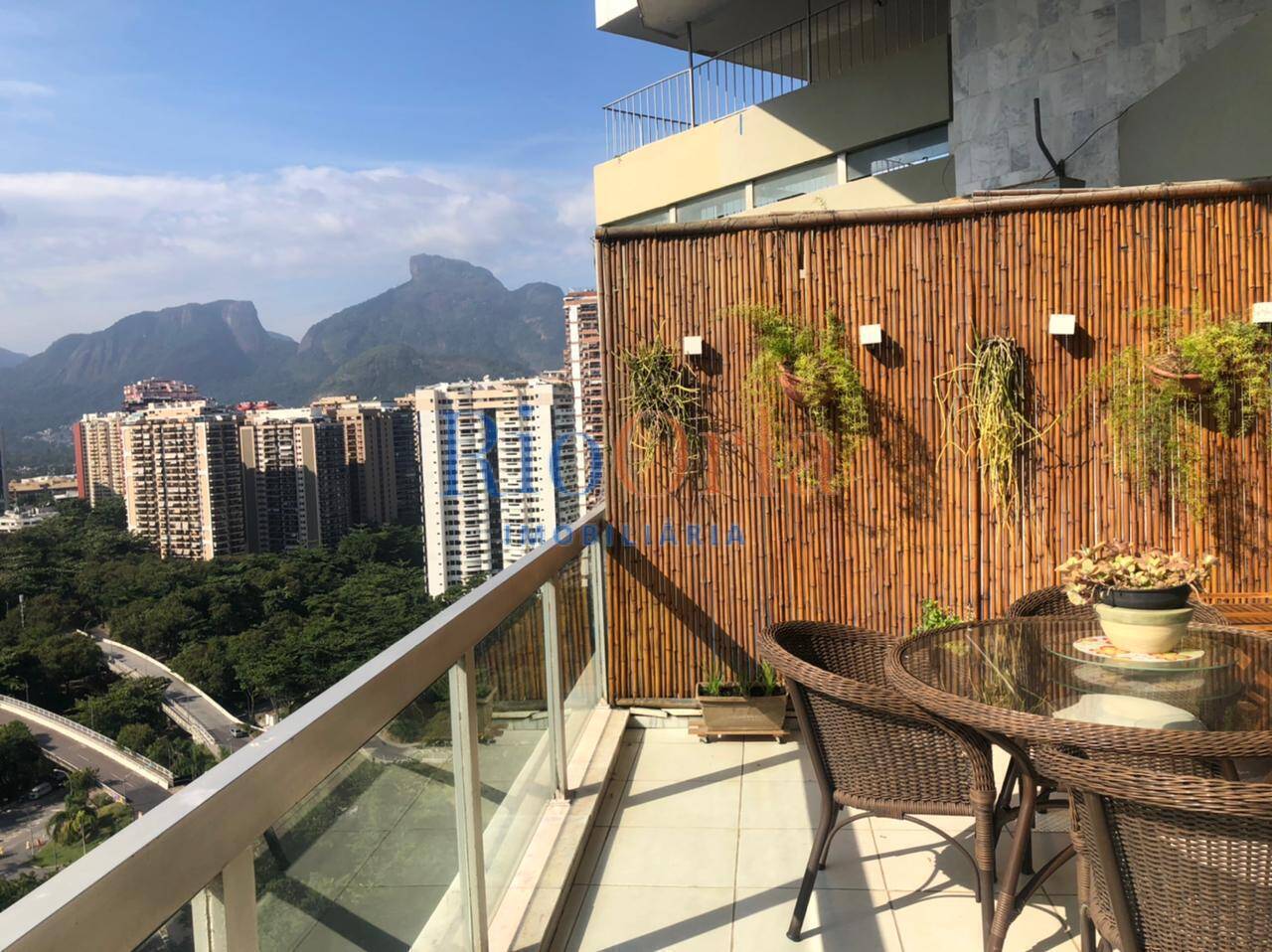 Apartamento à venda com 3 quartos, 241m² - Foto 3