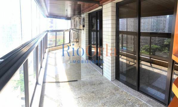 Apartamento à venda com 4 quartos, 161m² - Foto 2