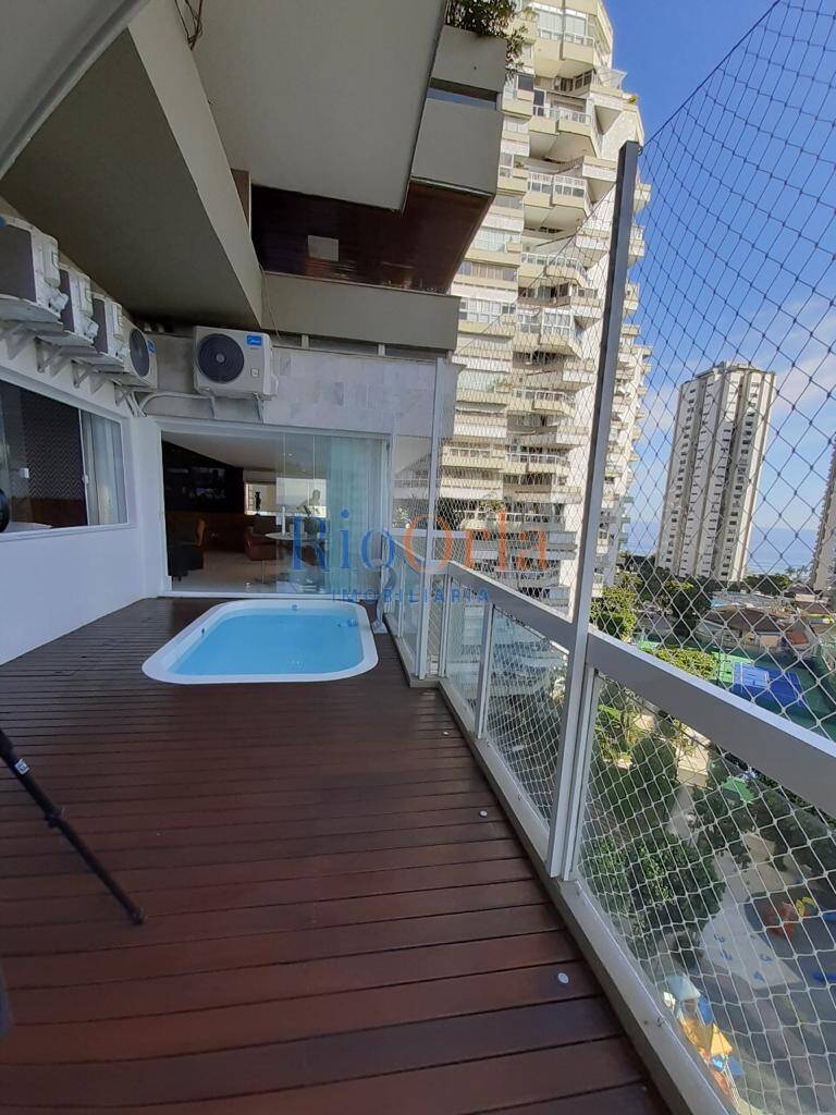 Apartamento à venda com 3 quartos, 221m² - Foto 3