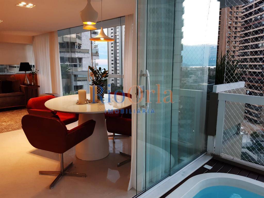 Apartamento à venda com 3 quartos, 221m² - Foto 4